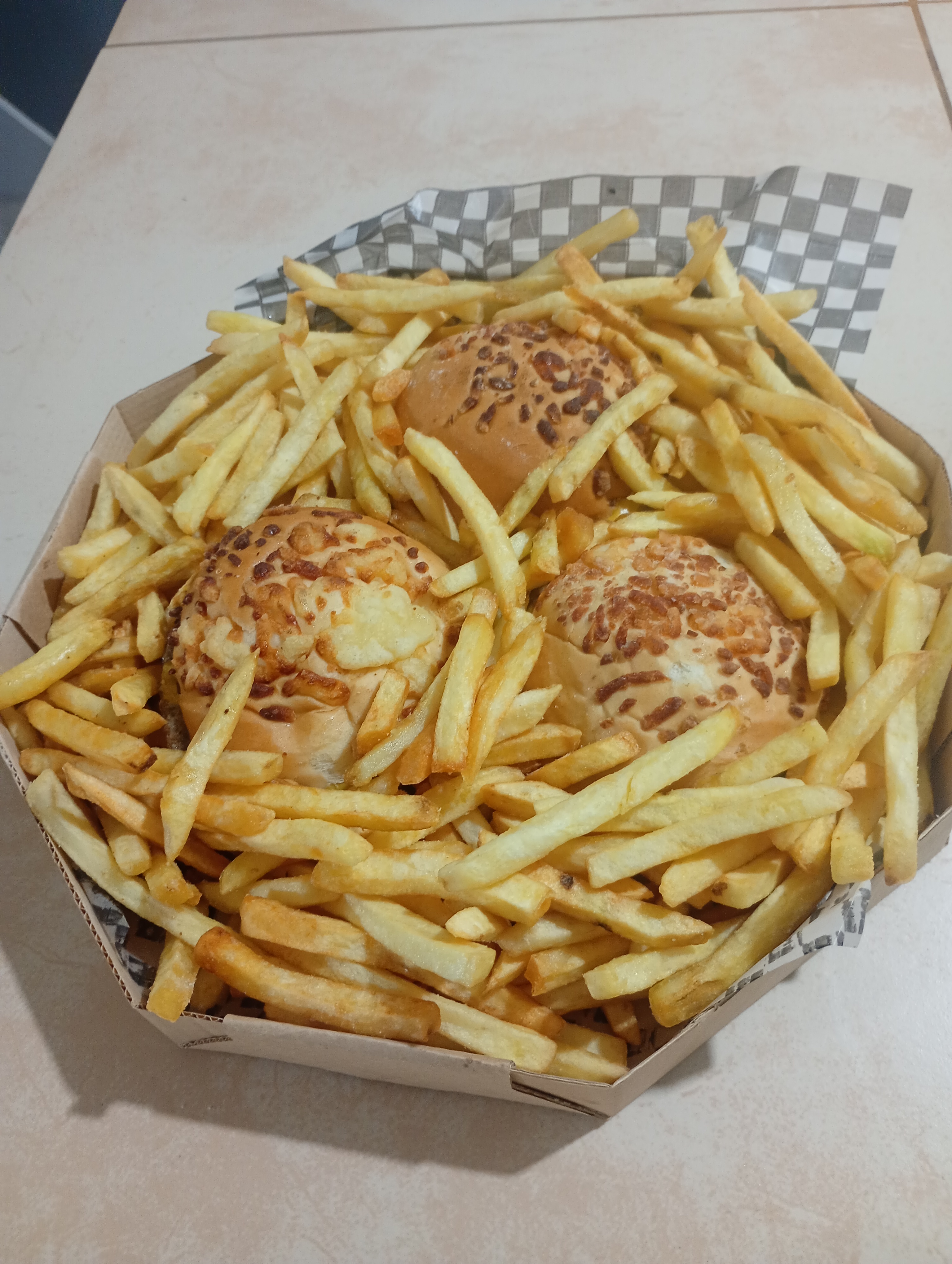 3 hamburguesas simples+papas fritas